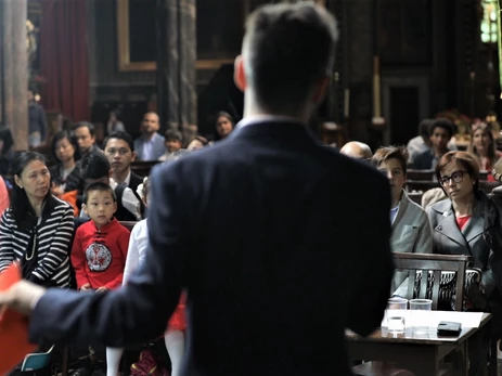 The professional piano teacher: The balance between performance and education