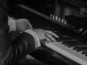 What is the fastest and easiest way to learn to play the piano?