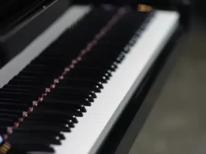 How many keys on a grand piano