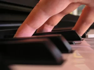 8 Easy Piano Songs for Beginners