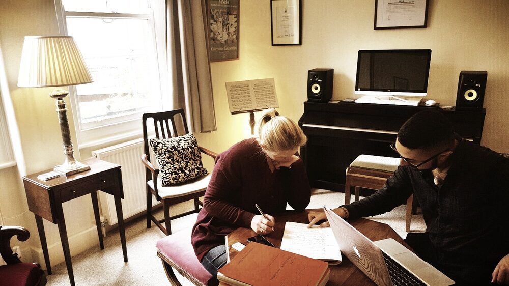 Adult piano lessons and the listening of Art Music