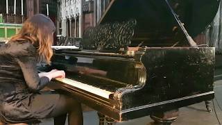 The role of emotions: The summarizing effect