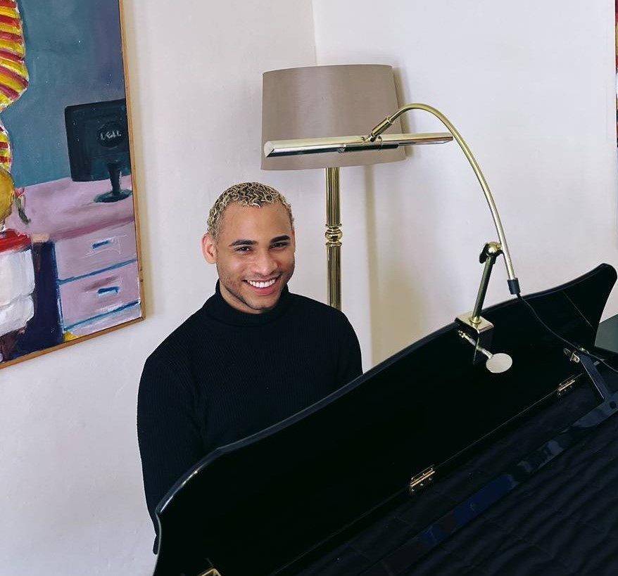 Joaquín Perdomo — Baroque-informed coach for adult piano lessons in London